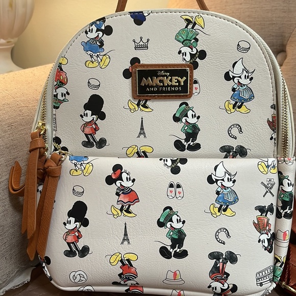 Disney Mickey & Friends box lunch Loungefly Backpack - Picture 3 of 3